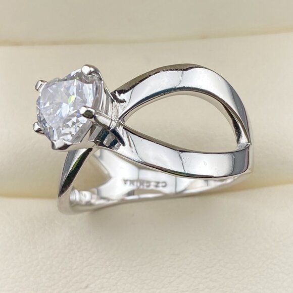 UTC 925 Sterling Silver Heart Shaped CZ, Love & Romance Ring Size 8 - 5.7 Gm. - Picture 4 of 15